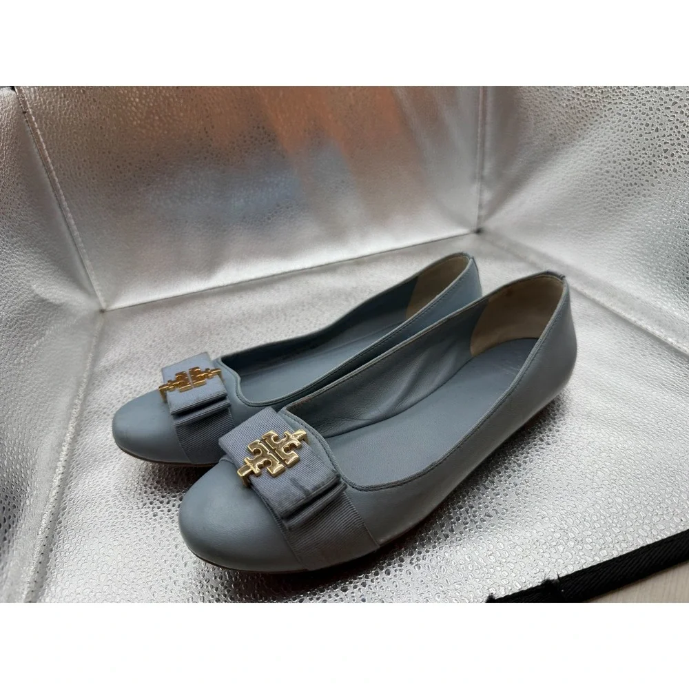 Size 6M Tory Burch Sedgewick Blue Womens Gold Logo Medallion Leather Ballet Flat